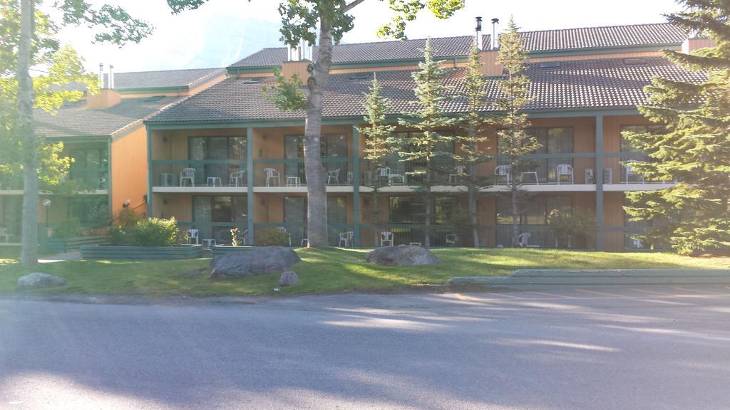 Douglas Fir Resort & Chalets Banff Exterior photo